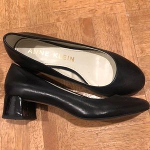 Brand new pair of Anne Klein size 8.